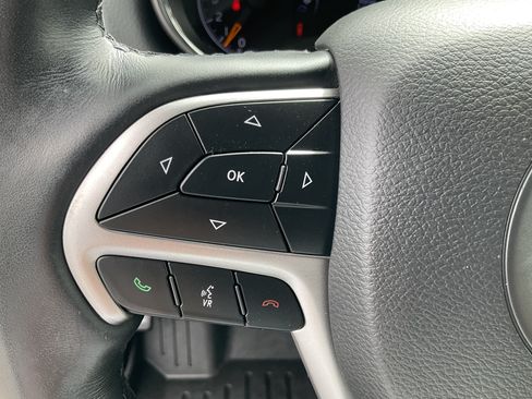 Used 2022 Jeep Grand Cherokee Laredo X AWD/4WD image 33