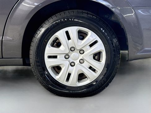 Used 2019 Dodge Grand Caravan SE FWD image 35