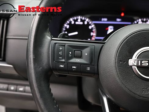Used 2023 Nissan Pathfinder SL AWD/4WD image 15