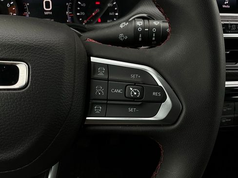 Used 2025 Jeep Compass Trailhawk image 35