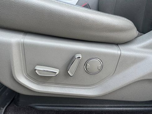 Used 2015 Ford F150 Lariat image 11