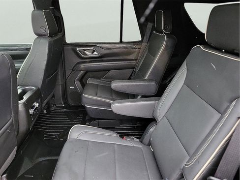 Used 2022 GMC Yukon SLT w/ SLT Premium Package image 13