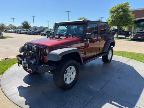 Used 2010 Jeep Wrangler Unlimited Sport image 3
