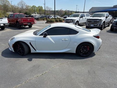 Used 2024 Toyota GR86 Premium w/ Performance Package image 10