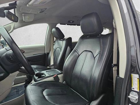 Used 2017 Chrysler Pacifica Touring-L Plus w/ Advanced Safetytec Group image 20