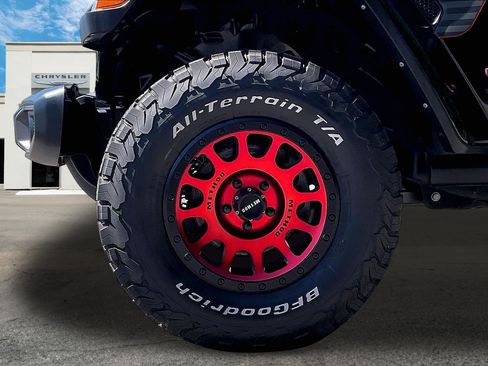 Used 2022 Jeep Wrangler Rubicon w/ LED Lighting Group AWD/4WD image 8