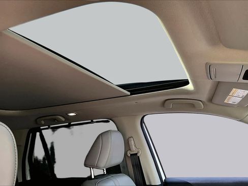 Used 2023 Honda Pilot Touring image 14