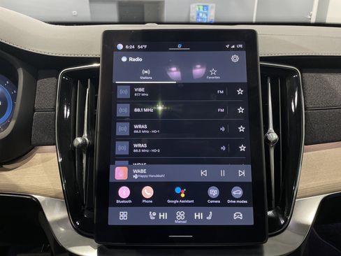 Used 2025 Volvo XC90 B6 Plus image 26