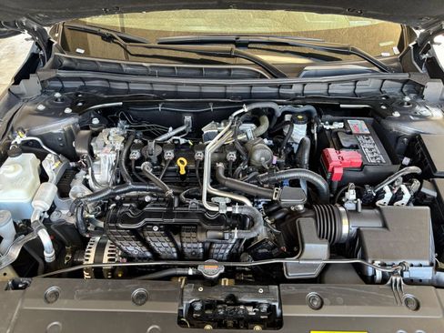 Used 2025 Nissan Altima 2.5 SV FWD image 33