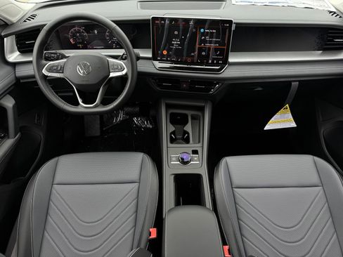 New 2026 Volkswagen Tiguan SE FWD image 12