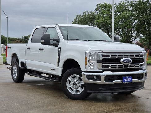 Used 2025 Ford F250 XLT AWD/4WD image 2
