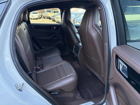 Used 2021 Porsche Cayenne Coupe image 15