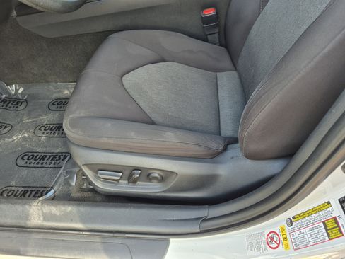 Used 2019 Toyota Camry LE FWD image 20