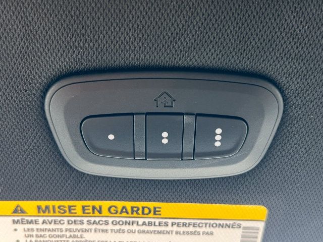 Used 2025 Chrysler Pacifica Select FWD image 32