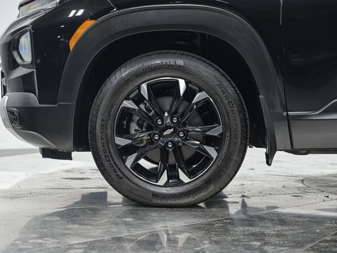 Used 2023 Chevrolet TrailBlazer LT w/ Convenience Package AWD/4WD image 3