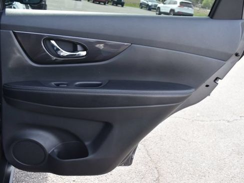 Used 2018 Nissan Rogue SV w/ Premium Package AWD/4WD image 39