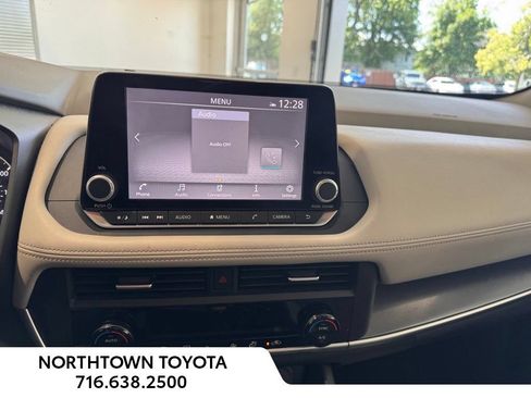 Used 2025 Nissan Rogue SV AWD/4WD image 3