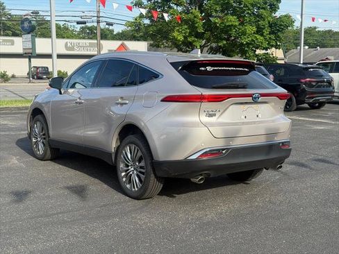 Certified 2023 Toyota Venza XLE AWD/4WD image 3