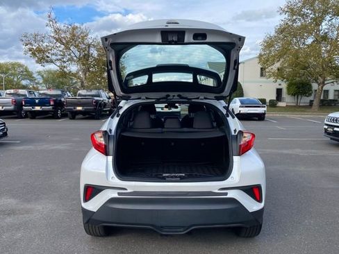 Used 2022 Toyota C-HR XLE image 11