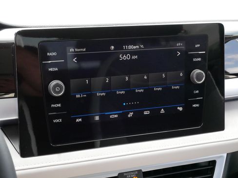 Certified 2025 Volkswagen Taos SE w/ Panoramic Sunroof Package AWD/4WD image 22