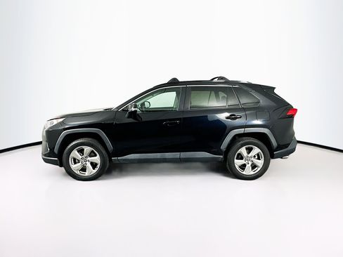 Used 2021 Toyota RAV4 XLE Premium image 4
