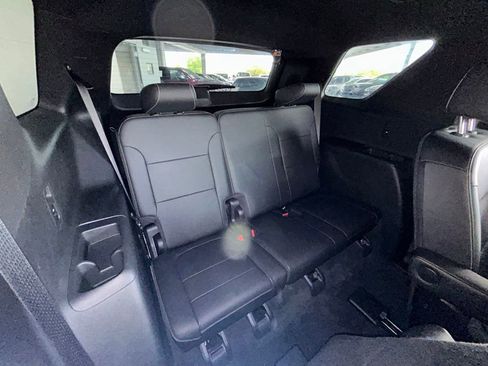 Used 2023 Chevrolet Traverse LT image 33