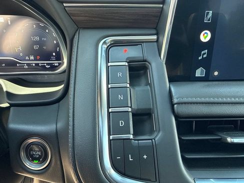 Used 2022 Chevrolet Tahoe Z71 w/ Z71 Off-Road Package AWD/4WD image 21