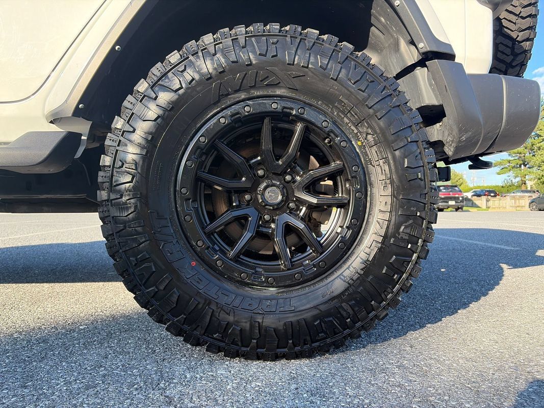 Used 2021 Jeep Wrangler Unlimited Sahara w/ Uconnect 4C Nav & Sound Group AWD/4WD image 31