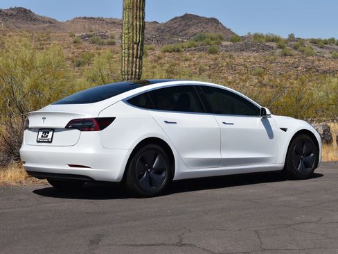Used 2023 Tesla Model 3 Standard Range image 8