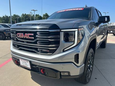 Used 2025 GMC Sierra 1500 AT4 w/ Technology Package AWD/4WD image 4
