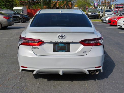 Used 2022 Toyota Camry SE w/ Carpet Mat Package (TMS) image 8