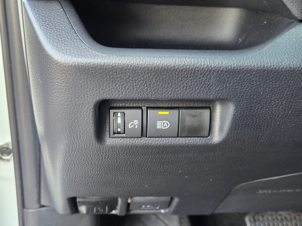 Used 2025 Toyota RAV4 XLE FWD image 22