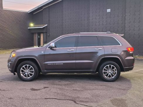 Used 2015 Jeep Grand Cherokee Overland w/ Advanced Technology Group AWD/4WD image 4