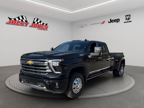 Used 2024 Chevrolet Silverado 3500 High Country w/ High Country Premium Package AWD/4WD image 2