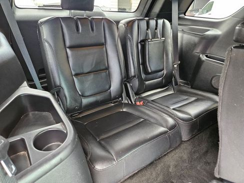 Used 2016 Ford Explorer XLT w/ Equipment Group 202A AWD/4WD image 19