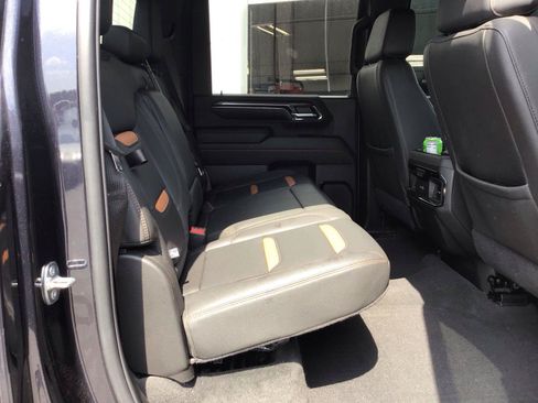 Used 2024 GMC Sierra 2500 AT4 w/ AT4 Premium Plus Package AWD/4WD image 4