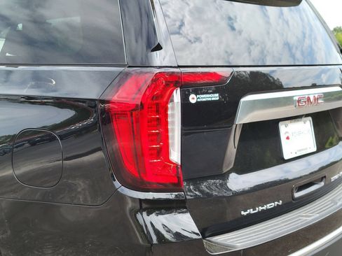 Used 2024 GMC Yukon XL Denali AWD/4WD image 11