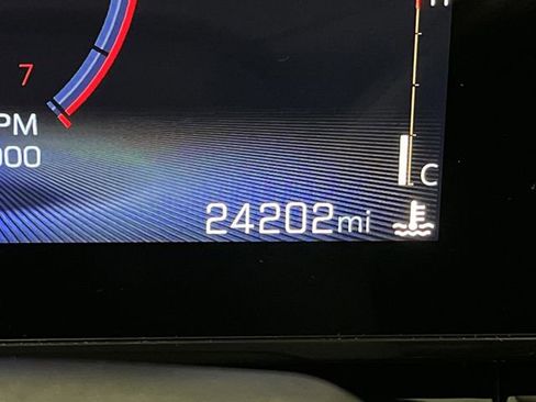 Used 2024 Chevrolet Trax RS w/ Sunroof Package image 6