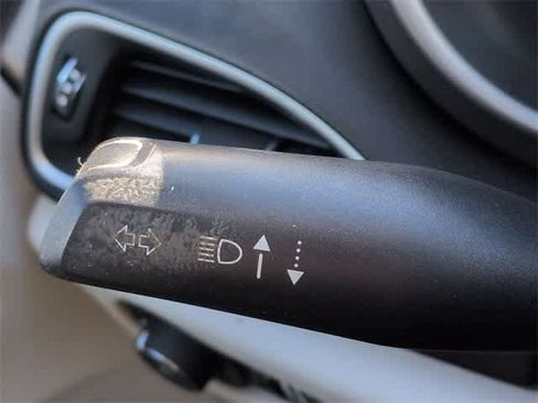 Used 2020 Chrysler Pacifica Touring image 28