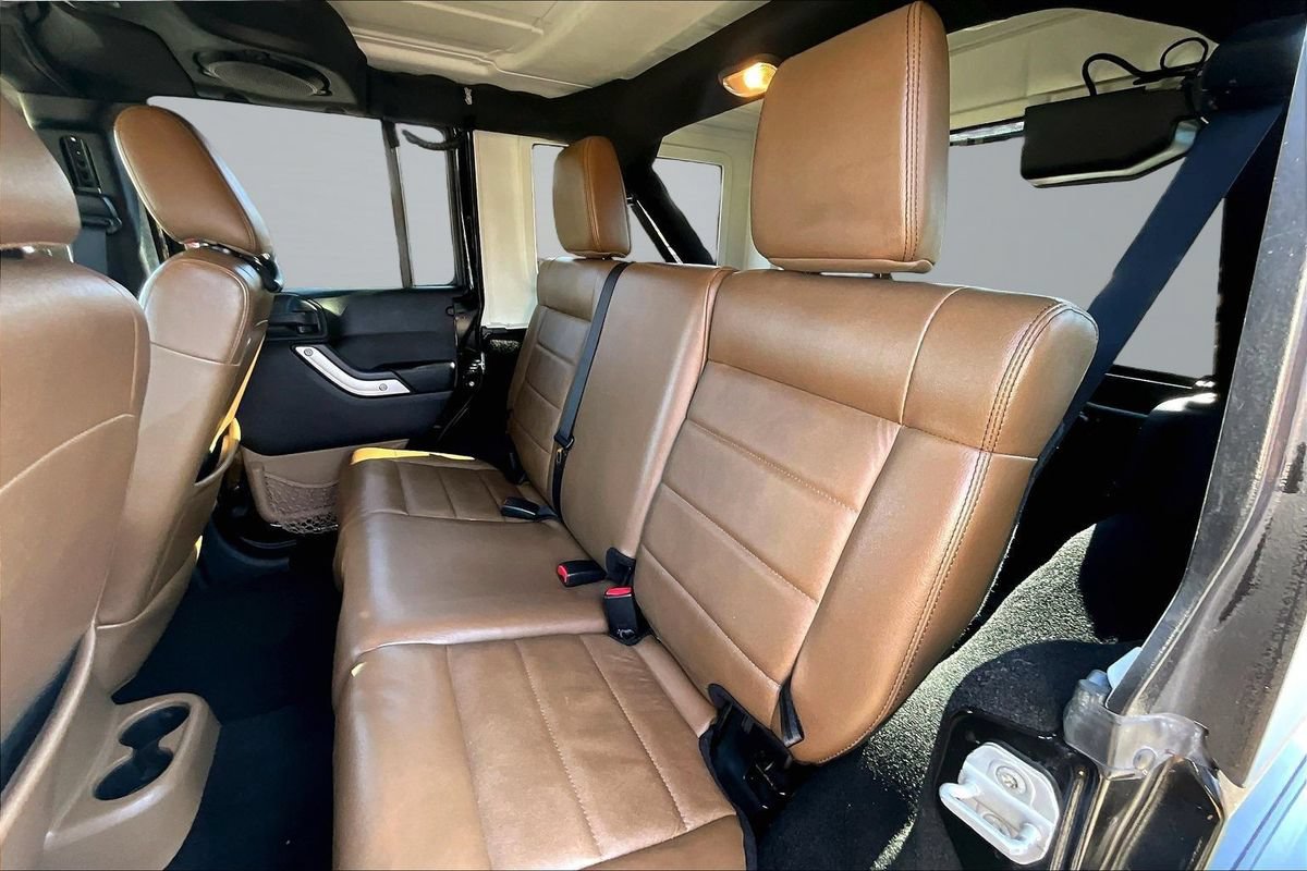 Used 2012 Jeep Wrangler Unlimited Sahara w/ Dual Top Group AWD/4WD image 18