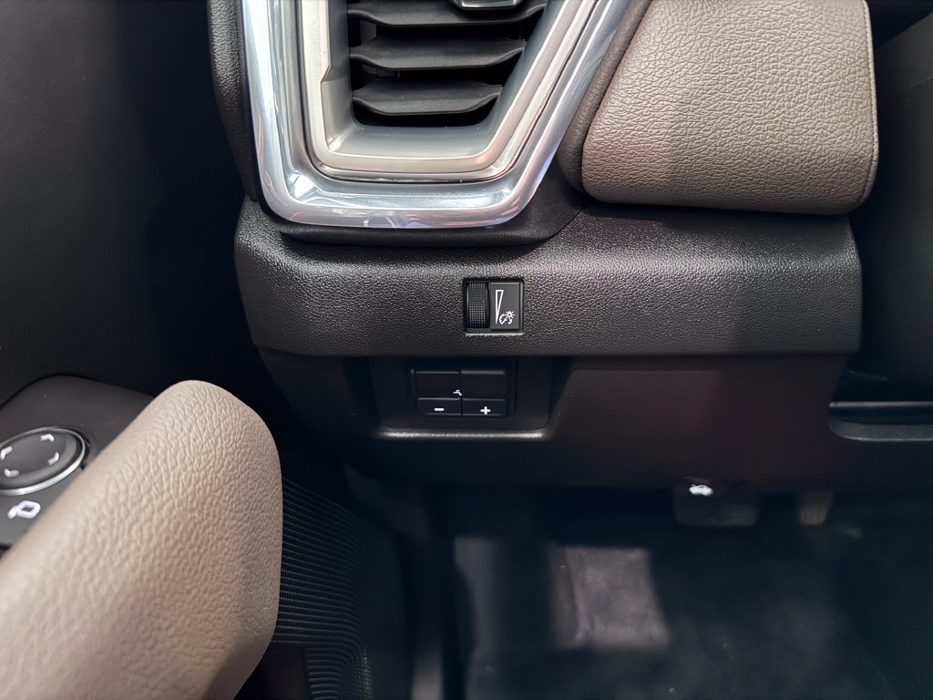 Certified 2024 GMC Canyon Denali w/ LPO, Denali Black Edition AWD/4WD image 26