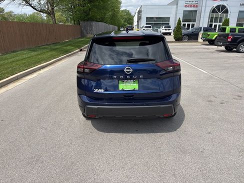 Used 2025 Nissan Rogue SV FWD image 4