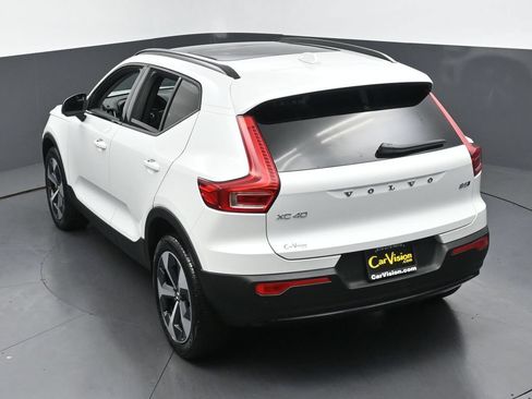 Used 2026 Volvo XC40 B5 Plus AWD/4WD image 43