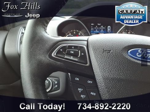 Used 2017 Ford Escape SE w/ SE Sport Appearance Package AWD/4WD image 16