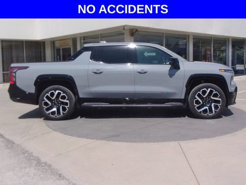 Used 2025 Chevrolet Silverado EV RST AWD/4WD image 2