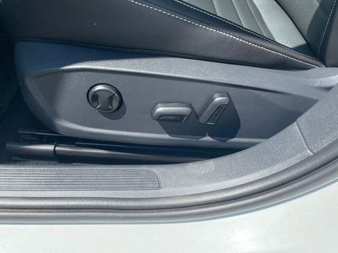 Used 2022 Volkswagen Jetta SE image 41