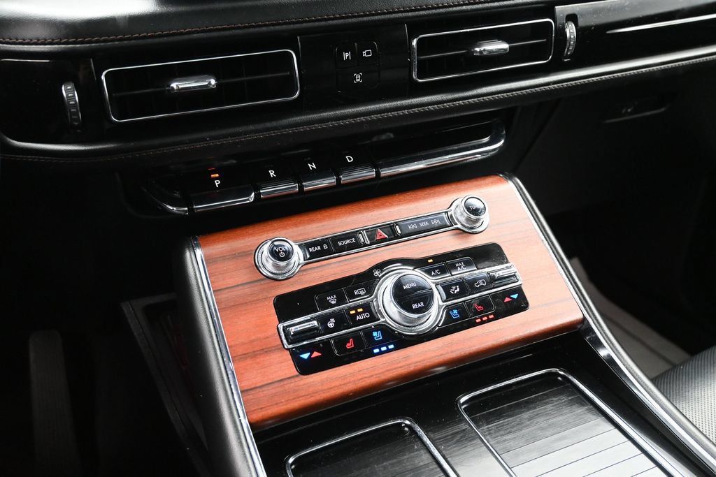 Used 2022 Lincoln Aviator Reserve w/ Equipment Group 201A AWD/4WD image 17
