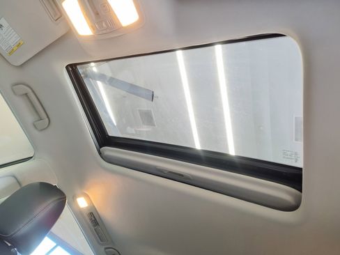 Used 2018 Nissan Armada SL w/ Premium Package image 4