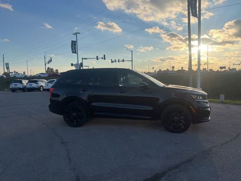 Used 2021 Kia Sorento SX image 2