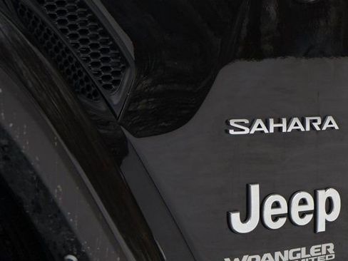 Used 2022 Jeep Wrangler Unlimited Sahara w/ Cold Weather Group AWD/4WD image 29